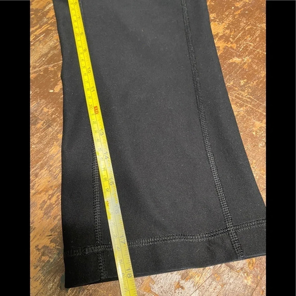 Nike Dri-Fit Black Cropped Yoga Pants - Picture 5 of 5